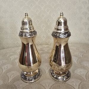 Vintage Oneida Community LTD Henley Silver plated Salt and Pepper Shakers